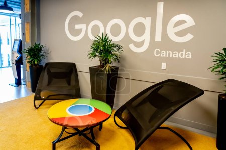 Téléchargez les photos : Kitchener, Ontario, Canada 19 décembre 2018 : Google signe dans le bureau de Google Canada Kitchener-Waterloo. - en image libre de droit