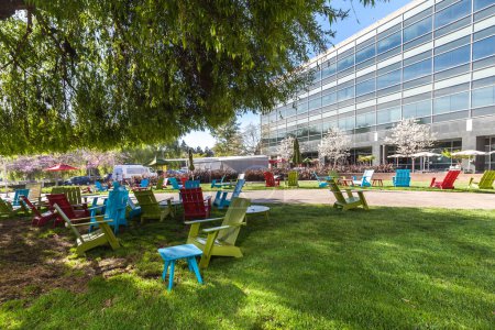 Foto de Mountain View, California, EE.UU. - 29 de marzo de 2018: Campus de Google en la sede de Google en Silicon Valley. Google es una empresa de tecnología estadounidense. - Imagen libre de derechos