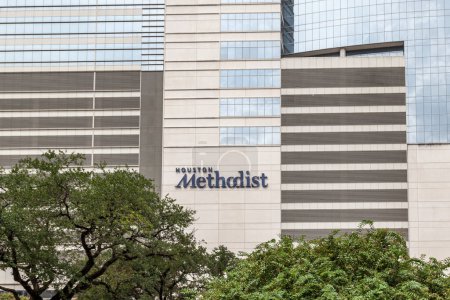 Foto de Houston, EE.UU. - 22 de septiembre de 2018: Houston Signo metodista en el edificio, un centro médico académico líder en el Centro Médico de Texas y seis hospitales comunitarios al servicio del área metropolitana de Houston - Imagen libre de derechos