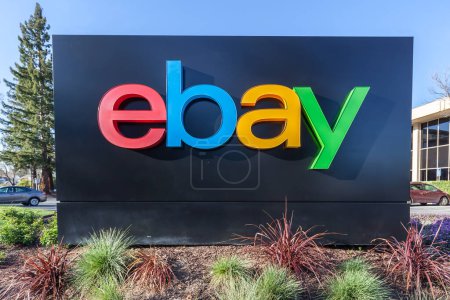Foto de San José, California, EE.UU. - 29 de marzo de 2018: eBay firma en la sede de eBay en Silicon Valley. eBay Inc. es una corporación multinacional de comercio electrónico. - Imagen libre de derechos