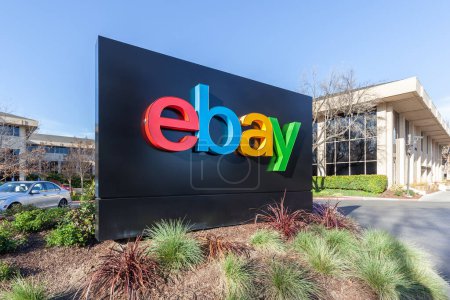 Foto de San José, California, EE.UU. - 29 de marzo de 2018: eBay firma en la sede de eBay en Silicon Valley. eBay Inc. es una corporación multinacional de comercio electrónico. - Imagen libre de derechos