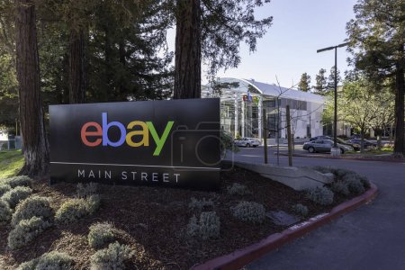 Foto de San José, California, EE.UU. - 29 de marzo de 2018: eBay firma en la sede de eBay en San José, California. eBay Inc. es una corporación multinacional de comercio electrónico. - Imagen libre de derechos