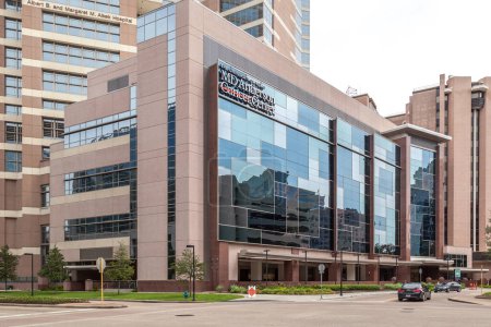 Foto de Houston, EE.UU. - 22 de septiembre de 2018: Señal de la Universidad de Texas MD Anderson Cancer Center en el edificio de Houston, uno de los tres centros oncológicos integrales originales en los Estados Unidos. - Imagen libre de derechos
