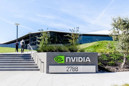 Foto de Santa Clara, California, EE.UU. - 29 de marzo de 2018: Señal de Nvidia en la nueva sede en Silicon Valley. Nvidia Corporation es una empresa de tecnología estadounidense. - Imagen libre de derechos