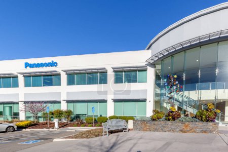 Téléchargez les photos : Mountain View, Californie, USA - 28 mars 2018 : Immeuble de bureaux Panasonic à Mountain View, Californie. Panasonic Corporation est une multinationale japonaise de l'électronique. - en image libre de droit