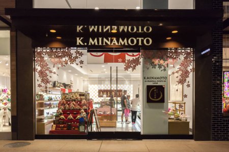 Téléchargez les photos : Palo Alto, Californie, États-Unis - 28 mars 2018 : Magasin K. Minamoto dans le centre commercial Stanford à Palo Alto, Californie, Minamoto Kitchoan est un magasin japonais de sucreries. - en image libre de droit