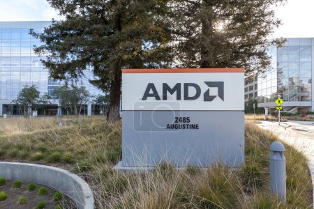 Foto de San José, California, EE.UU. - 30 de marzo de 2018: Señal de AMD en la sede de AMD en Silicon Valley. AMD es una empresa multinacional estadounidense de semiconductores. - Imagen libre de derechos