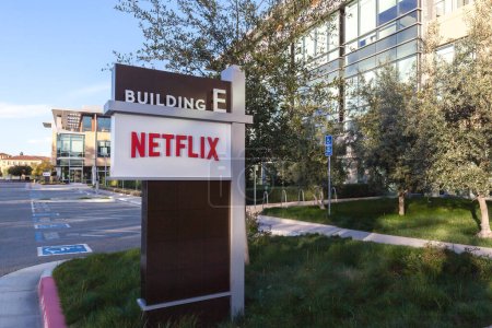 Foto de Los Gatos, California, EE.UU. - 29 de marzo de 2018: Netflix firma en la sede en Los Gatos, CA. Netflix es una compañía de entretenimiento estadounidense. - Imagen libre de derechos