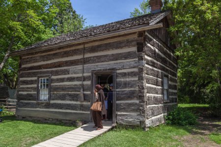 Téléchargez les photos : TORONTO, ONT, CANADA- LE 28 MAI 2017 : Propriété patrimoniale de Toronto - Magasin des fabricants de balais à Black Creek Pioneer Village, un musée du patrimoine en plein air à Toronto. - en image libre de droit