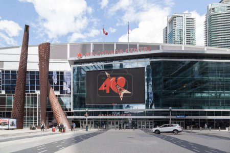 Téléchargez les photos : TORONTO, CANADA - Le 24 juin 2017 : Entrée du Centre Air Canada. Le Centre Air Canada (ACC) est un centre sportif intérieur polyvalent situé à Toronto (rebaptisé Scotiabank Arena en 2018). ) . - en image libre de droit