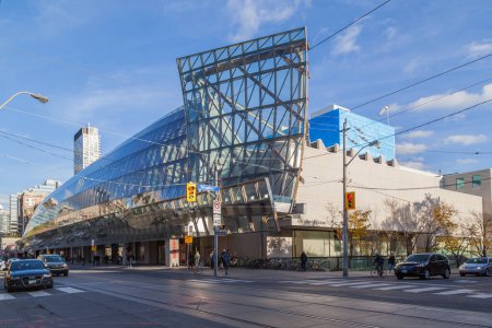 Téléchargez les photos : TORONTO, CANADA - LE 3 NOVEMBRE 2017 : Musée des beaux-arts de l'Ontario, un musée d'art situé à Toronto (Ontario). - en image libre de droit