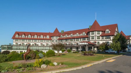 Téléchargez les photos : ST. ANDREWS, NOUVEAU-BRUNSWICK, CANADA - Le 7 août 2017 : Algonquin Resort à St. Andrews, Nouveau-Brunswick, construit en 1889, l'hôtel est le symbole le plus célèbre de St. Andrews. - en image libre de droit