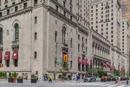 Téléchargez les photos : TORONTO, CANADA - LE 24 JUIN 2017 : FAIRMONT ROYAL YORK, un hôtel de luxe historique de Toronto au centre-ville de Toronto, a officiellement ouvert ses portes le 11 juin 1929 - en image libre de droit