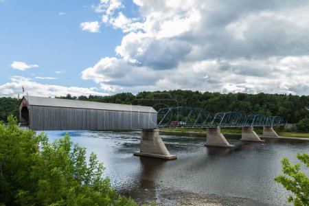 Téléchargez les photos : Pont sur la rivière au Nouveau-Brunswick, Canada - en image libre de droit