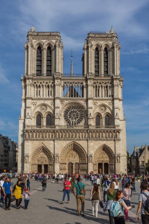 Foto de PARIS FRANCE- 8 DE MAYO DE 2016: Catedral de Notre Dame, París, Francia - Imagen libre de derechos