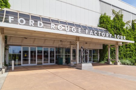 Foto de DETROIT, EE.UU. - 18 DE JUNIO DE 2016: Entrada del Ford Rouge Factory Tour en Dearborn, Detroit, Michigan - Imagen libre de derechos
