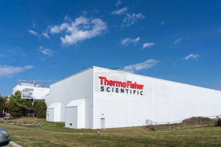 Téléchargez les photos : Thermo Fisher Scientific à Whitby, ON, Canada - 1er octobre 2023. Thermo Fisher Scientific Inc. est une société américaine de biotechnologie. - en image libre de droit