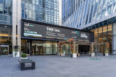 Téléchargez les photos : TMX Market Centre on Adelaide St à Toronto, ON, Canada, le 22 octobre 2023. Le TMX Market Center est le premier espace d'événements de Toronto pour le marché TSX qui ouvre et ferme ses portes. - en image libre de droit