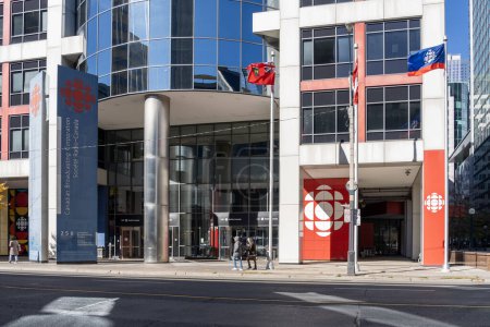 Téléchargez les photos : Édifice de la Société Radio-Canada (SRC) au centre-ville de Toronto (Ontario), Canada, le 22 octobre 2023. CBC est le radiodiffuseur public canadien à la radio et à la télévision.. - en image libre de droit