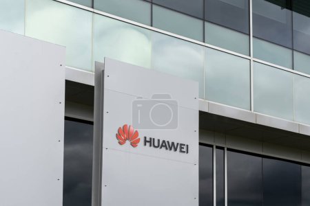 Téléchargez les photos : Bureau Huawei à Waterloo, ON, Canada, le 28 octobre 2023. Huawei Technologies Co., Ltd. est une multinationale technologique chinoise. - en image libre de droit