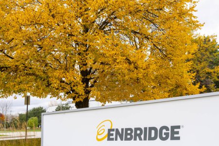 Foto de Oficina de Enbridge en 603 Kumpf Dr en Waterloo, Ontario, Canadá, el 28 de octubre de 2023. Enbridge Inc. es una compañía multinacional canadiense de oleoductos y energía. - Imagen libre de derechos