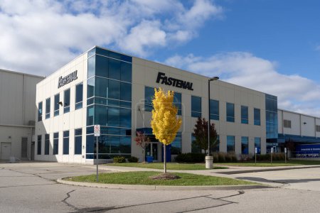 Foto de Fastenal Distribution Centre en Wabanaki Dr en Kitchener, Ontario, Canadá, el 28 de octubre de 2023. Fastenal Company es un proveedor de sujetadores estadounidenses. - Imagen libre de derechos