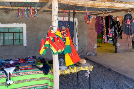 Foto de Mercado de souvenirs en Uyuni, Bolivia, 21 de febrero de 2023. - Imagen libre de derechos