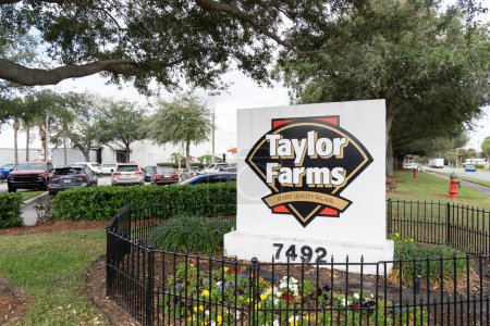Foto de Orlando, Florida, Estados Unidos - 5 de enero de 2022: Taylor Farms headquarters in Orlando, Florida, Estados Unidos. Taylor Farms Florida Inc es un proveedor de productos alimenticios estadounidenses. - Imagen libre de derechos