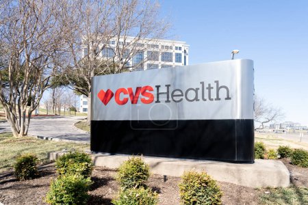 Foto de Irving, TX, USA - 20 de marzo de 2022: CVS Health Corporate Office in Irving, Texas, USA. CVS Health Corporation es una compañía de salud estadounidense que posee CVS Pharmacy, una cadena de farmacia minorista; - Imagen libre de derechos