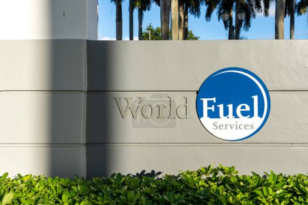 Téléchargez les photos : Doral, Floride, États-Unis - 1er janvier 2022 : Signature de World Fuel Services au siège social à Doral, Floride, États-Unis. World Fuel Services Corporation est une société d'énergie, de produits de base et de services. - en image libre de droit