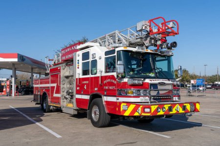 Téléchargez les photos : Pearland, TX, USA - Mars 10, 2022 : Pearland Fire Department truck parking near a gas station. - en image libre de droit