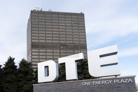Téléchargez les photos : Detroit, Michigan, États-Unis - 26 décembre 2021 : Siège de DTE à Detroit, MI, États-Unis. DTE Energy est une société américaine d'énergie. - en image libre de droit