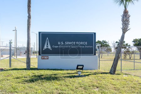 Téléchargez les photos : Cape Canaveral, Floride, États-Unis - 15 janvier 2022 : Le panneau Cape Canaveral Space Force Station est affiché à Cape Canaveral, Floride, États-Unis. - en image libre de droit