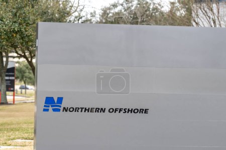 Téléchargez les photos : Houston, Texas, États-Unis - 6 mars 2022 : Northern Offshore signe à son bureau de Houston, Texas, États-Unis. Northern Offshore, Ltd. est un fournisseur d'équipement de forage contractuel et de services d'exploitation. - en image libre de droit