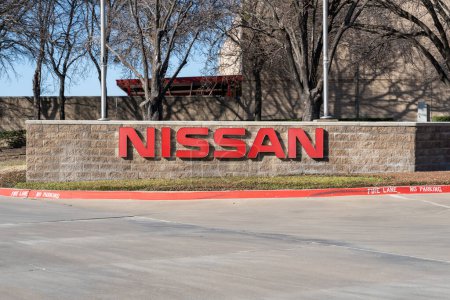 Foto de Irving, Texas, Estados Unidos - 20 de marzo de 2022: Nissan firma en su oficina corporativa en Irving, Texas, Estados Unidos. Nissan Motor Co., Ltd. es una multinacional japonesa fabricante de automóviles. - Imagen libre de derechos