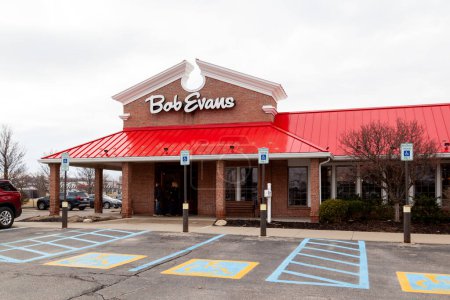 Téléchargez les photos : Lansing, Michigan, États-Unis - 30 mars 2022 : Restaurant Bob Evans à East Lansing, MI, États-Unis. Bob Evans Restaurants est une chaîne américaine de restaurants. - en image libre de droit