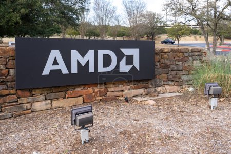 Foto de Austin, Texas, Estados Unidos - 17 de marzo de 2022: Primer plano de la firma de AMD en su oficina en Austin, Texas, Estados Unidos. Advanced Micro Devices, Inc. (AMD) es una empresa multinacional estadounidense de semiconductores.. - Imagen libre de derechos