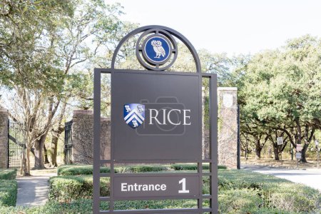 Téléchargez les photos : Houston, Texas, États-Unis - 15 février 2022 : Signature de l'Université Rice à l'une de leurs entrées à Houston, Texas, États-Unis. William Marsh Rice University est une université de recherche privée. - en image libre de droit