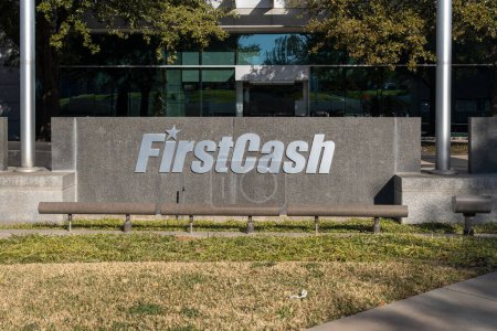 Téléchargez les photos : Fort Worth, Texas, États-Unis - 19 mars 2022 : Signature de FirstCash à son siège social à Fort Worth, Texas, États-Unis. FirstCash est le premier opérateur international de prêteurs sur gages. - en image libre de droit