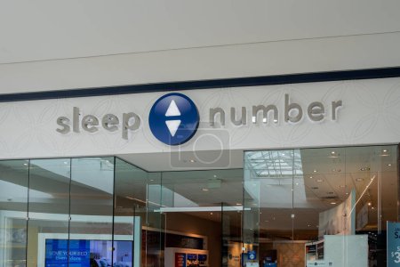 Téléchargez les photos : Orlando, Floride, États-Unis - 27 janvier 2022 : enseigne Sleep Number dans un centre commercial. Sleep Number est une chaîne de matelas. - en image libre de droit