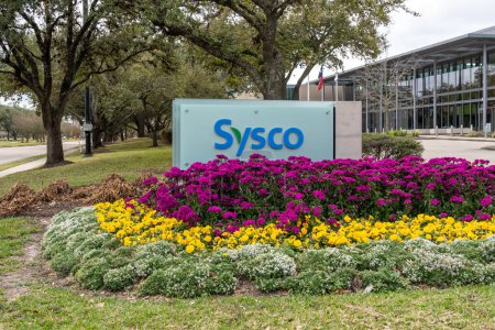 Foto de Houston, Texas, Estados Unidos - 6 de marzo de 2022: Sede de Syscos en Houston, Texas, Estados Unidos. Sysco es un líder mundial estadounidense en la venta, comercialización y distribución de alimentos y productos no alimentarios. - Imagen libre de derechos