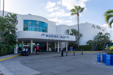 Foto de Sarasota, FL, USA - 11 de enero de 2022: Restaurante Marina Jack en Sarasota, FL, USA. El comedor Marina Jack es un restaurante adecuado para familias.. - Imagen libre de derechos