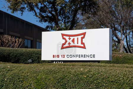 Foto de Irving, Texas, Estados Unidos - 20 de marzo de 2022: La sede de la Big 12 Conference en Irving, Texas, Estados Unidos. La Big 12 Conference es una conferencia atlética universitaria. - Imagen libre de derechos