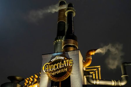 Téléchargez les photos : Vue de dessus du restaurant Chocolate Emporium à Universals Citywalk. - en image libre de droit