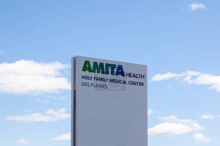 Téléchargez les photos : Des Plaines, Illinois, USA - 27 mars 2022 : AMITA Health Holy Family Medical Center in Des Plaines, Illinois, USA. AMITA Health est un système de santé interconfessionnel. - en image libre de droit