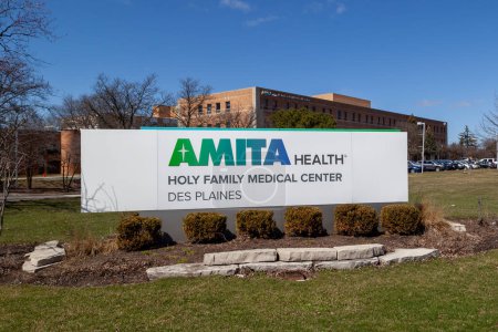 Téléchargez les photos : Des Plaines, Illinois, USA - 27 mars 2022 : AMITA Health Holy Family Medical Center in Des Plaines, Illinois, USA. AMITA Health est un système de santé interconfessionnel. - en image libre de droit