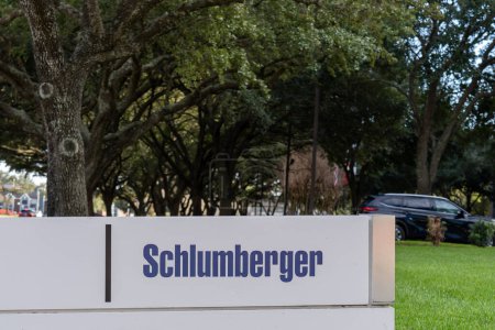 Téléchargez les photos : Houston, TX, États-Unis - 2 mars 2022 : Schlumberger signe à son usine de Houston, TX, États-Unis. Schlumberger Limited est une société de services pétroliers. - en image libre de droit