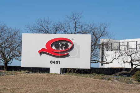 Foto de Irving, Texas, Estados Unidos - 20 de marzo de 2022: Un centro de datos de QTS en Irving, Texas, Estados Unidos. QTS Realty Trust es un proveedor de centros de datos neutrales para el operador. - Imagen libre de derechos