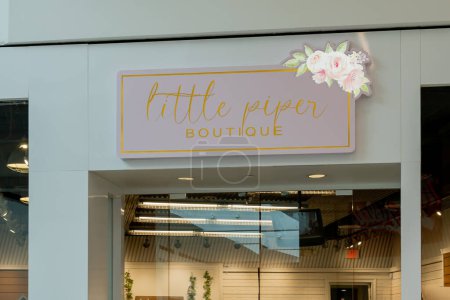 Foto de Cartel de la tienda Little Piper en un centro comercial - Imagen libre de derechos