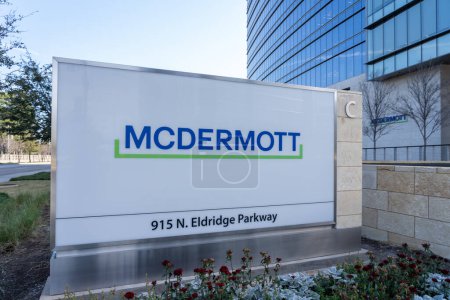 Téléchargez les photos : Houston, Texas, États-Unis - 2 mars 2022 : Le siège de McDermott à Houston. McDermott International est un fournisseur de solutions d'ingénierie et de construction pour l'industrie énergétique. Usage rédactionnel uniquement. - en image libre de droit